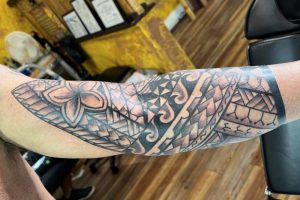 Tatau grey scale arm tattoo